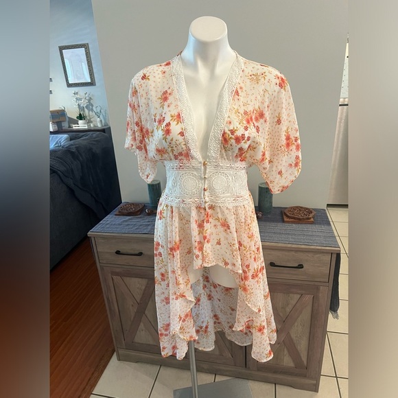 Toby & Olive white and pink floral high low top - Picture 1 of 3